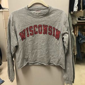 WISCONSIN BUCKY LONG SLEEVE CROP TEE